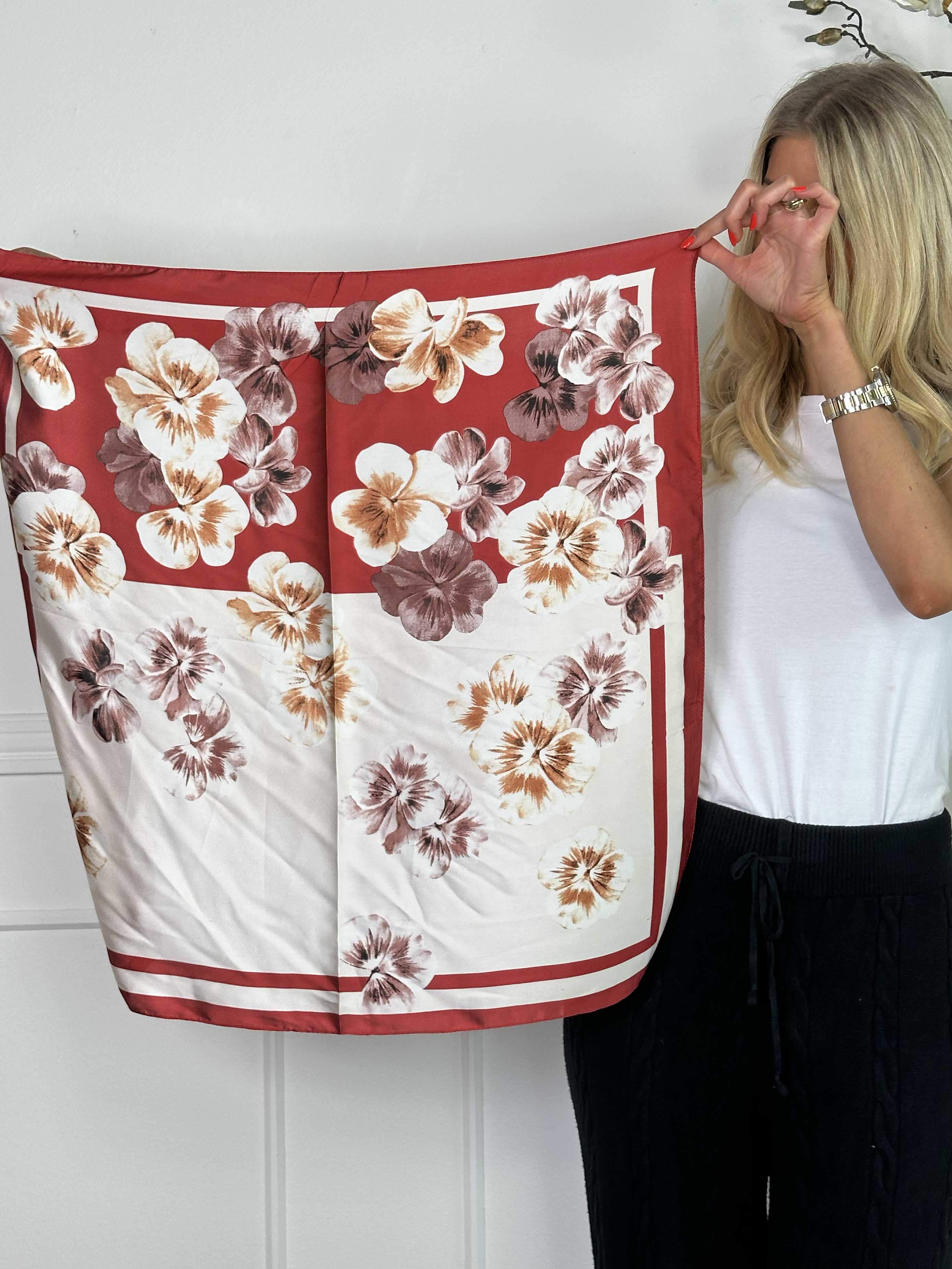Samaras - Söt liten scarf med blommor